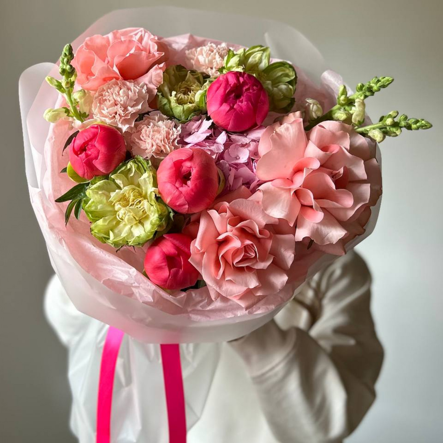 Авторский букет с пионами и французскими розами №71