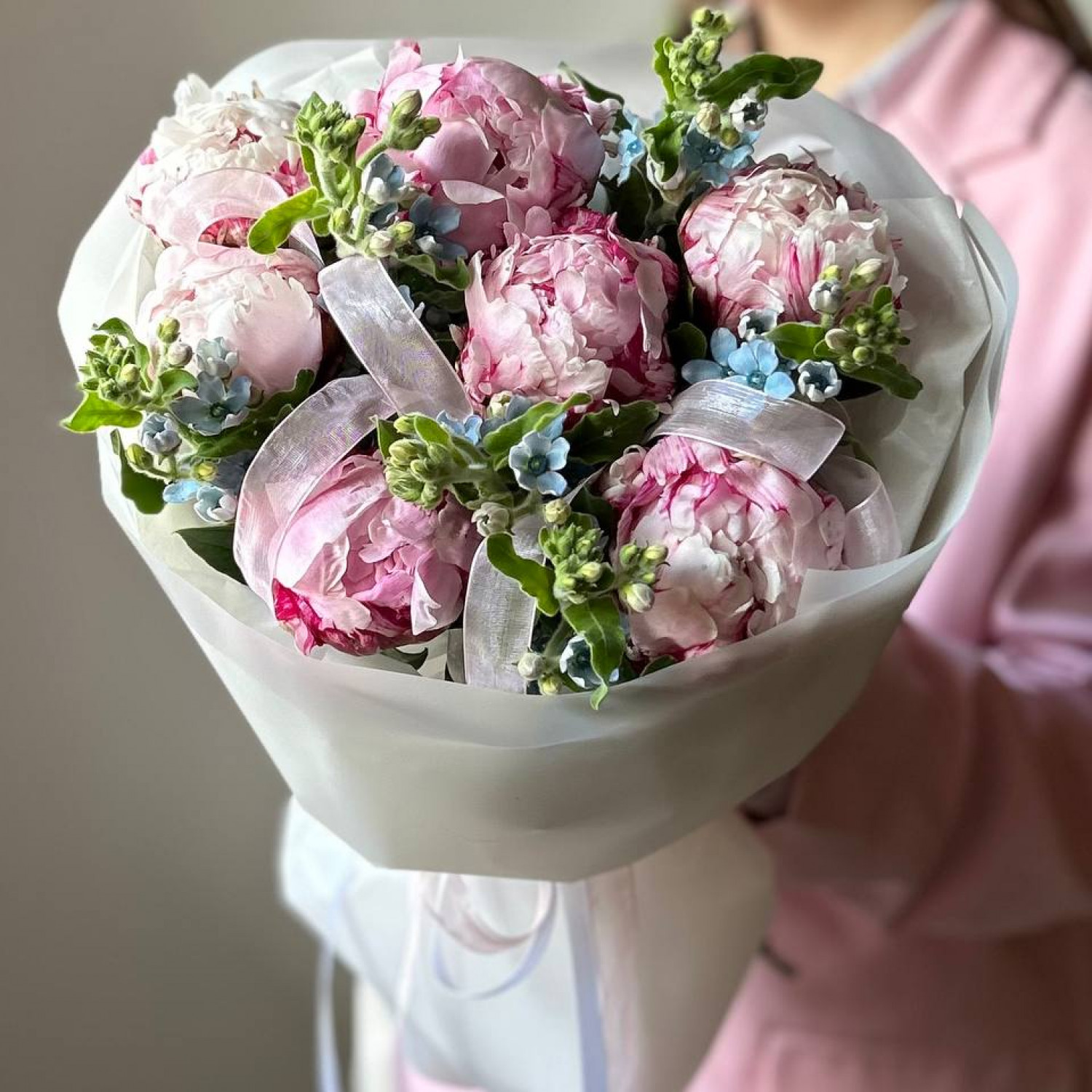 Авторский букет с пионами и незабудками №73