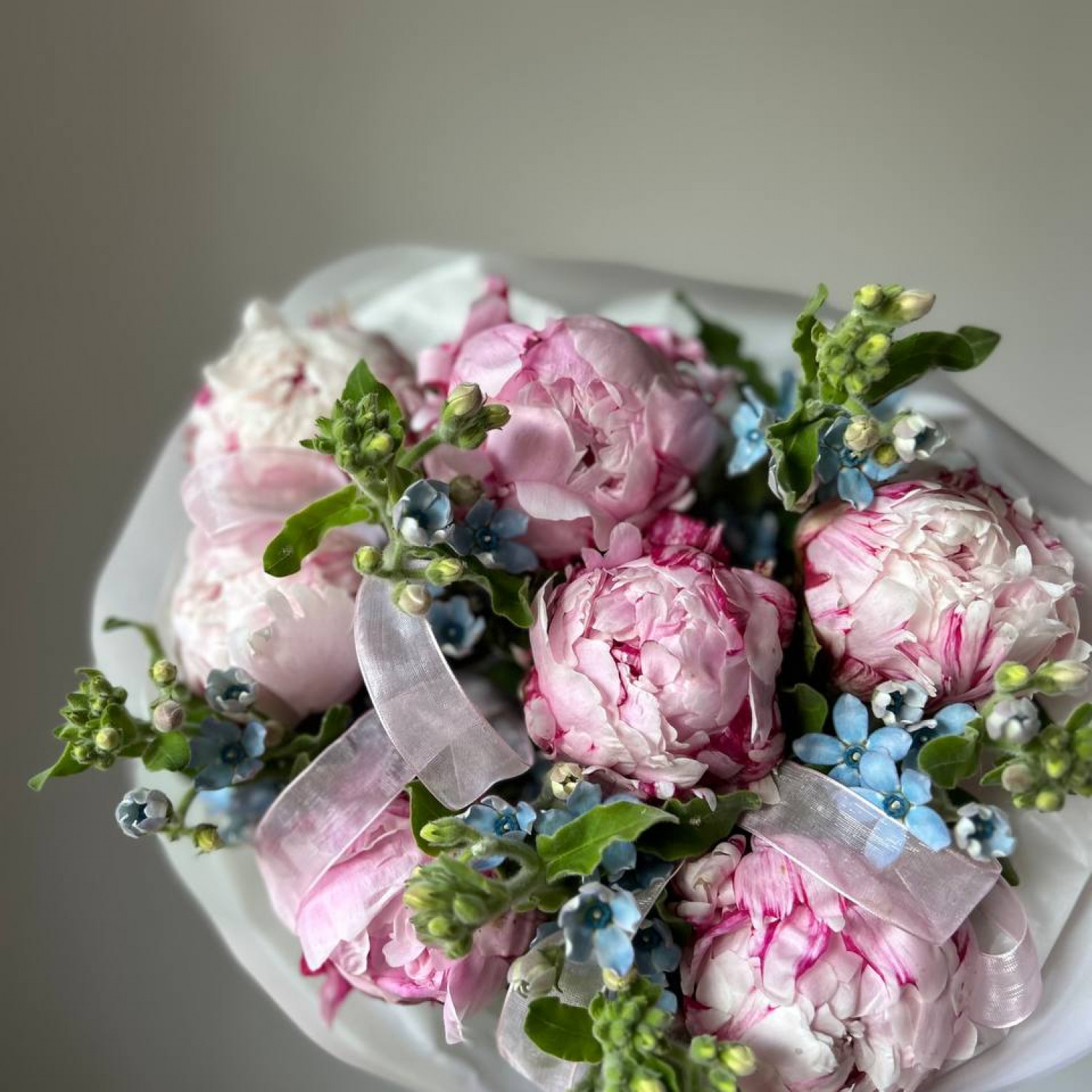 Авторский букет с пионами и незабудками №73