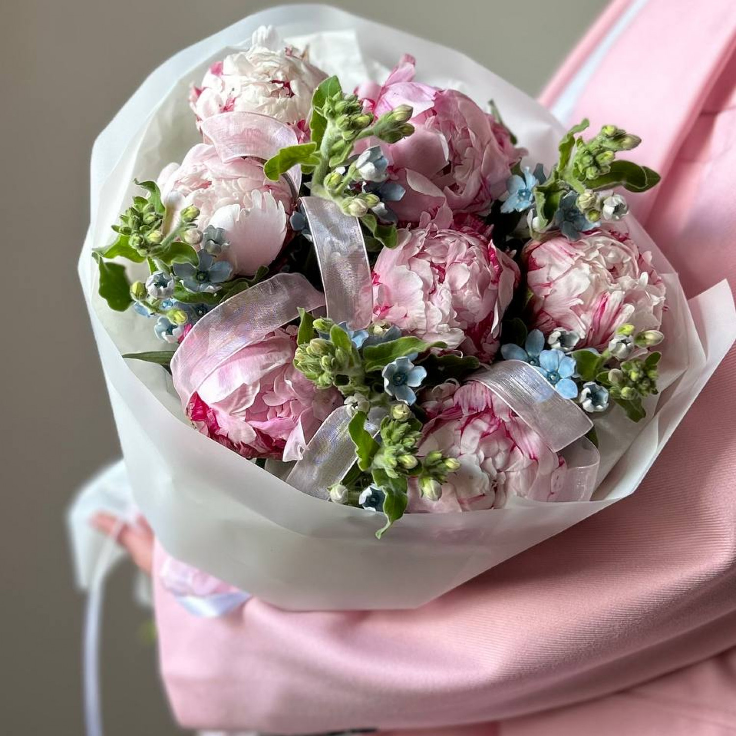 Авторский букет с пионами и незабудками №73