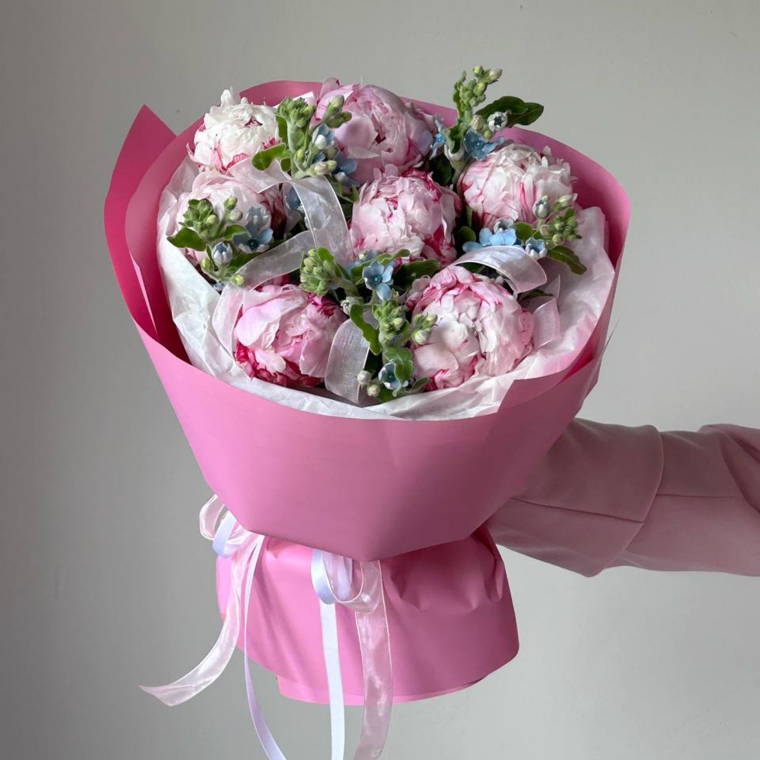 Авторский букет с пионами и незабудками №74