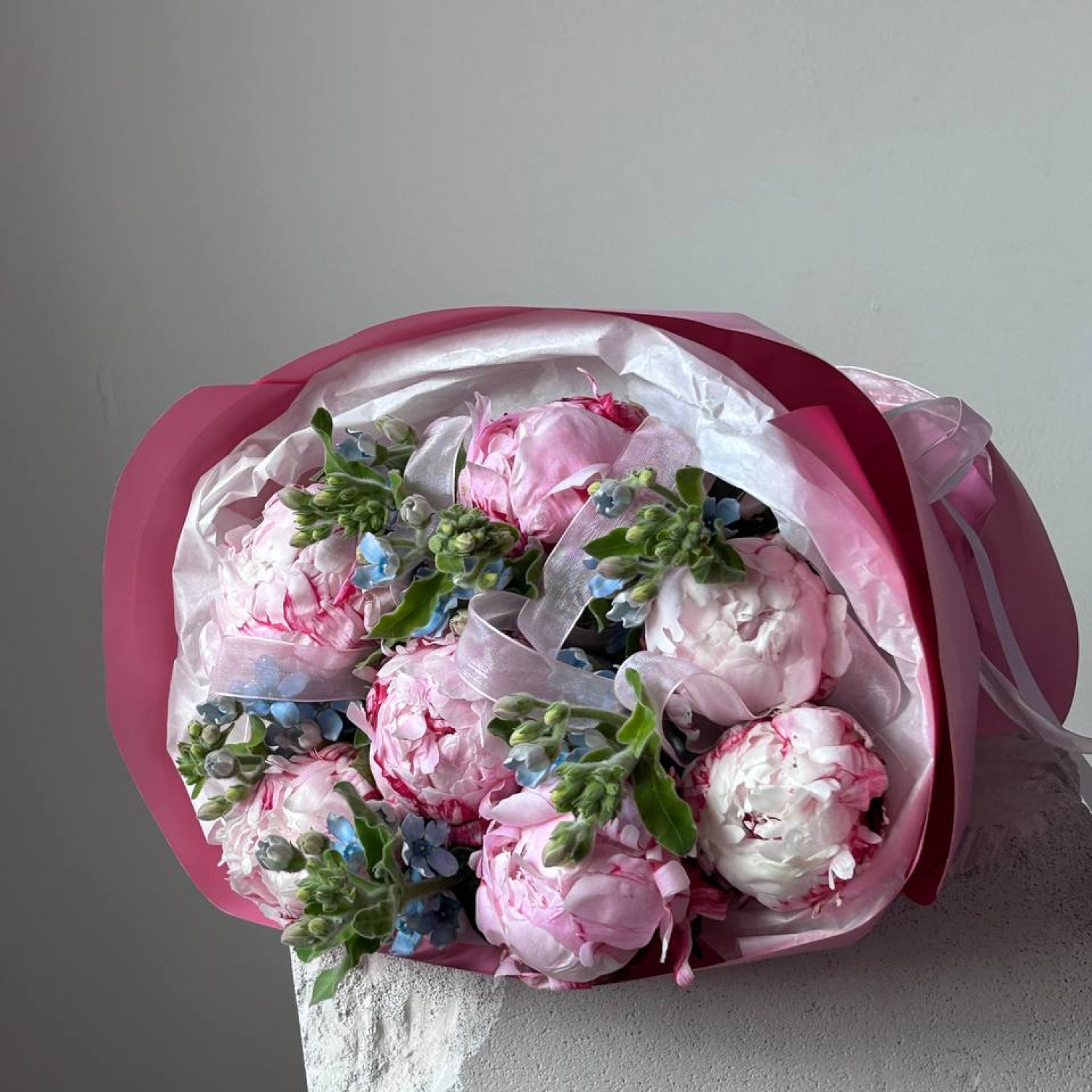 Авторский букет с пионами и незабудками №74