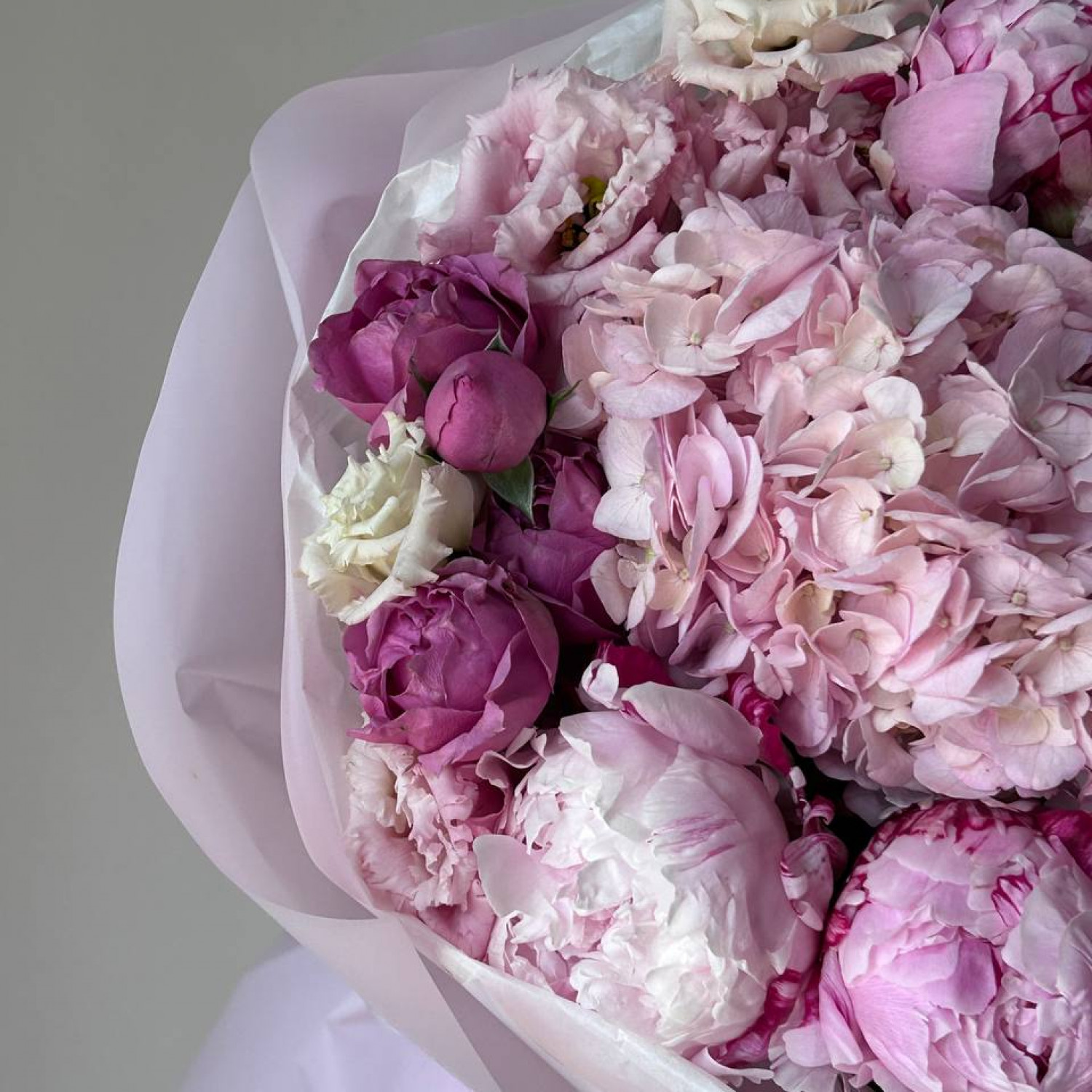 Авторский букет с пионами и гортензией в розовой гамме №75