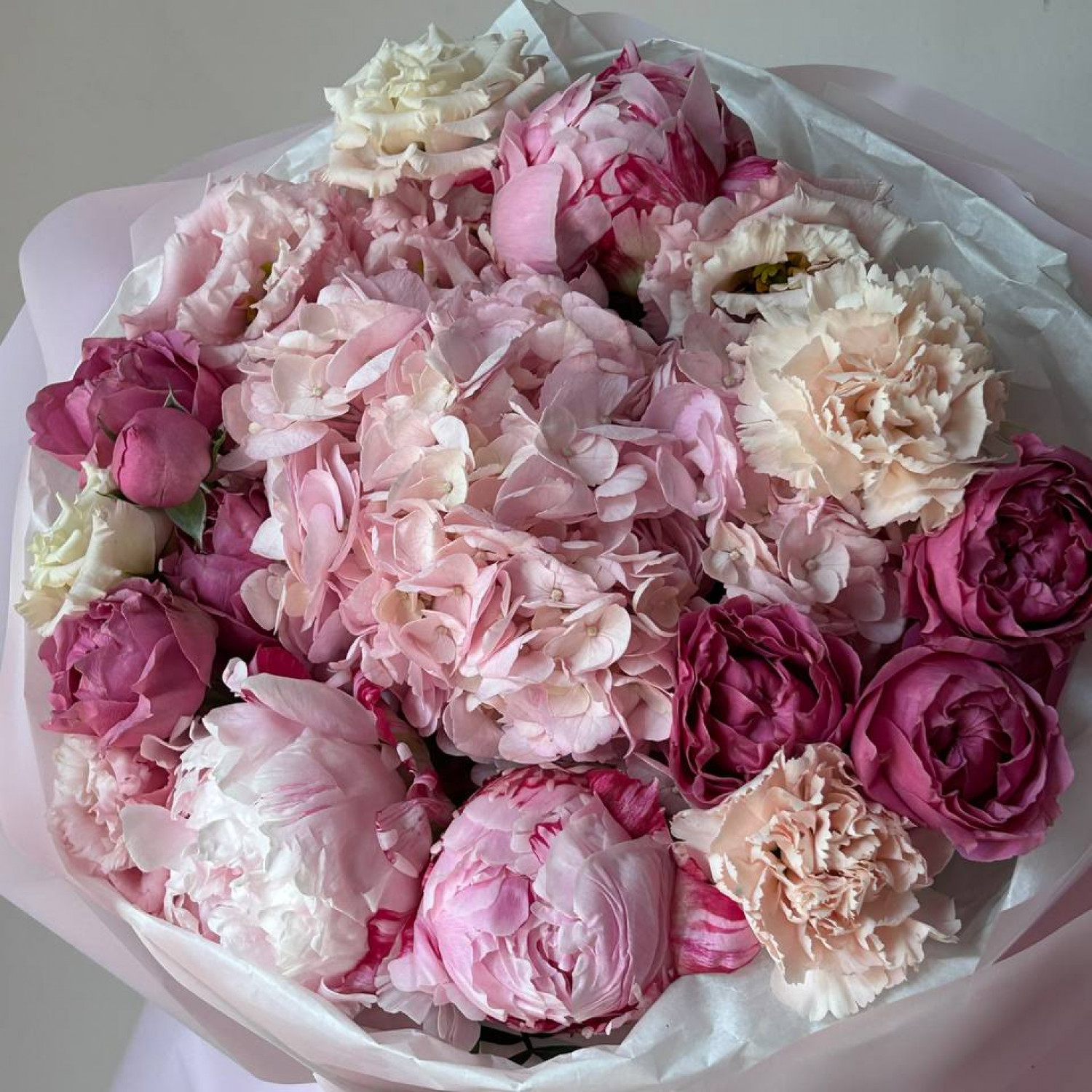 Авторский букет с пионами и гортензией в розовой гамме №75