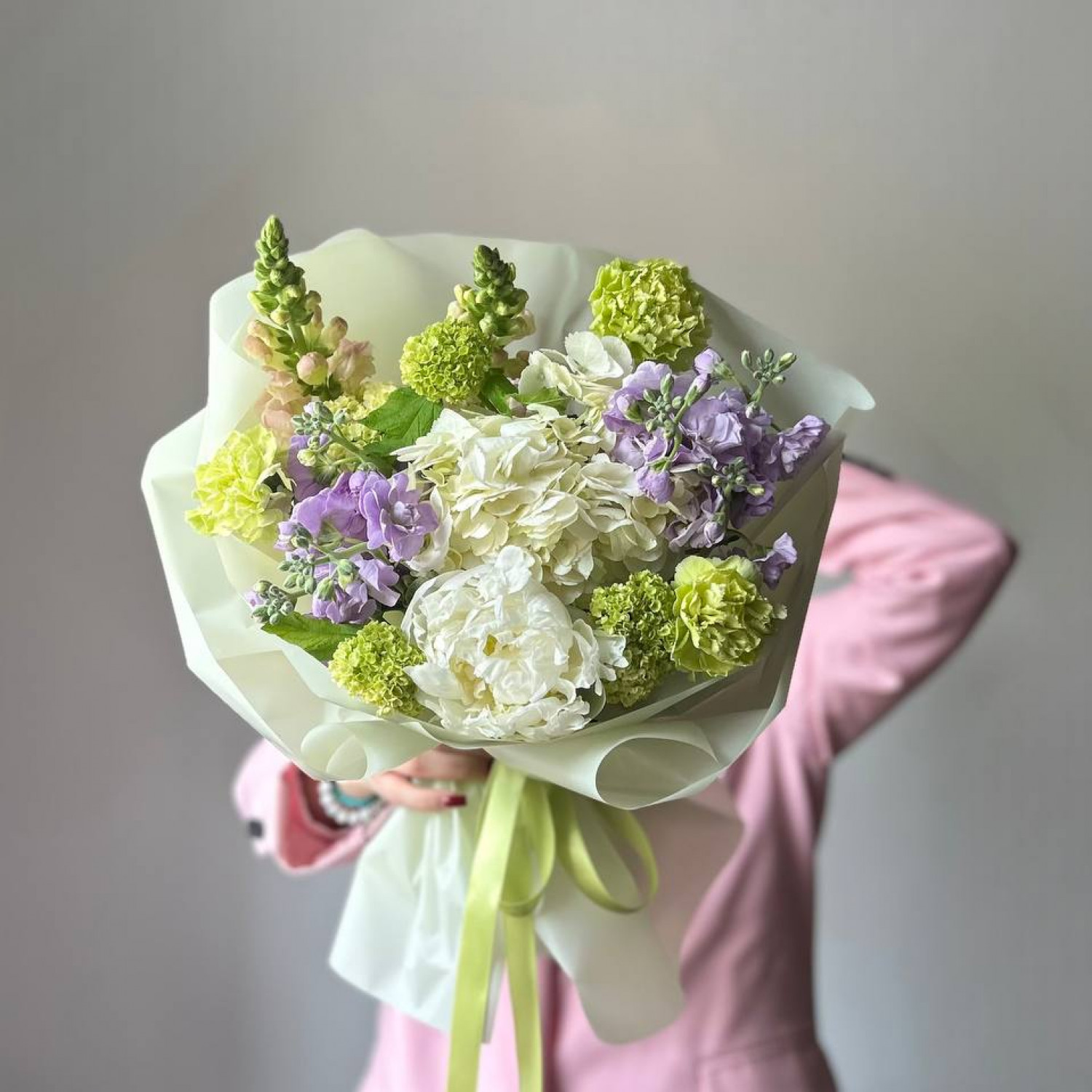 Авторский букет в бело-зеленой гамме № 94