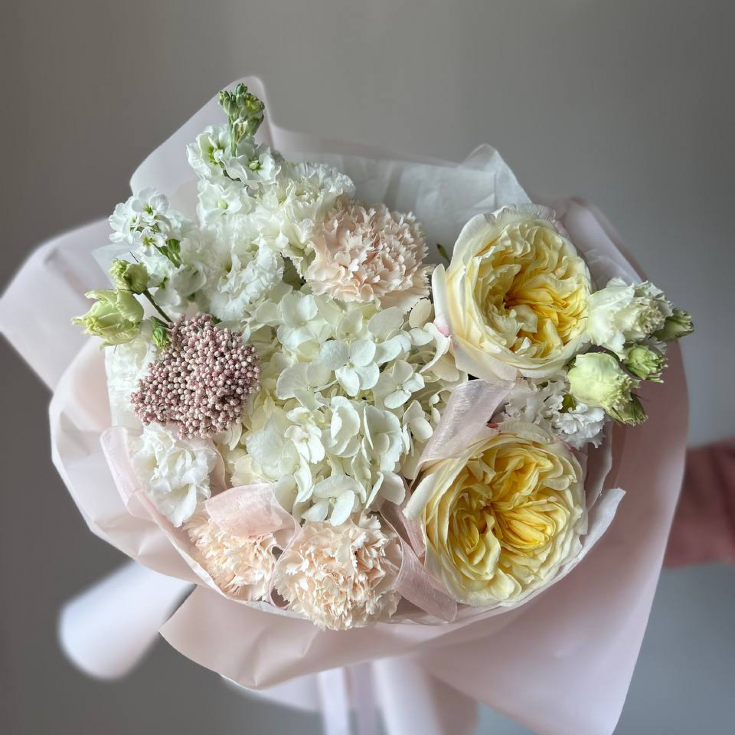 Авторский букет в кремовой гамме № 93
