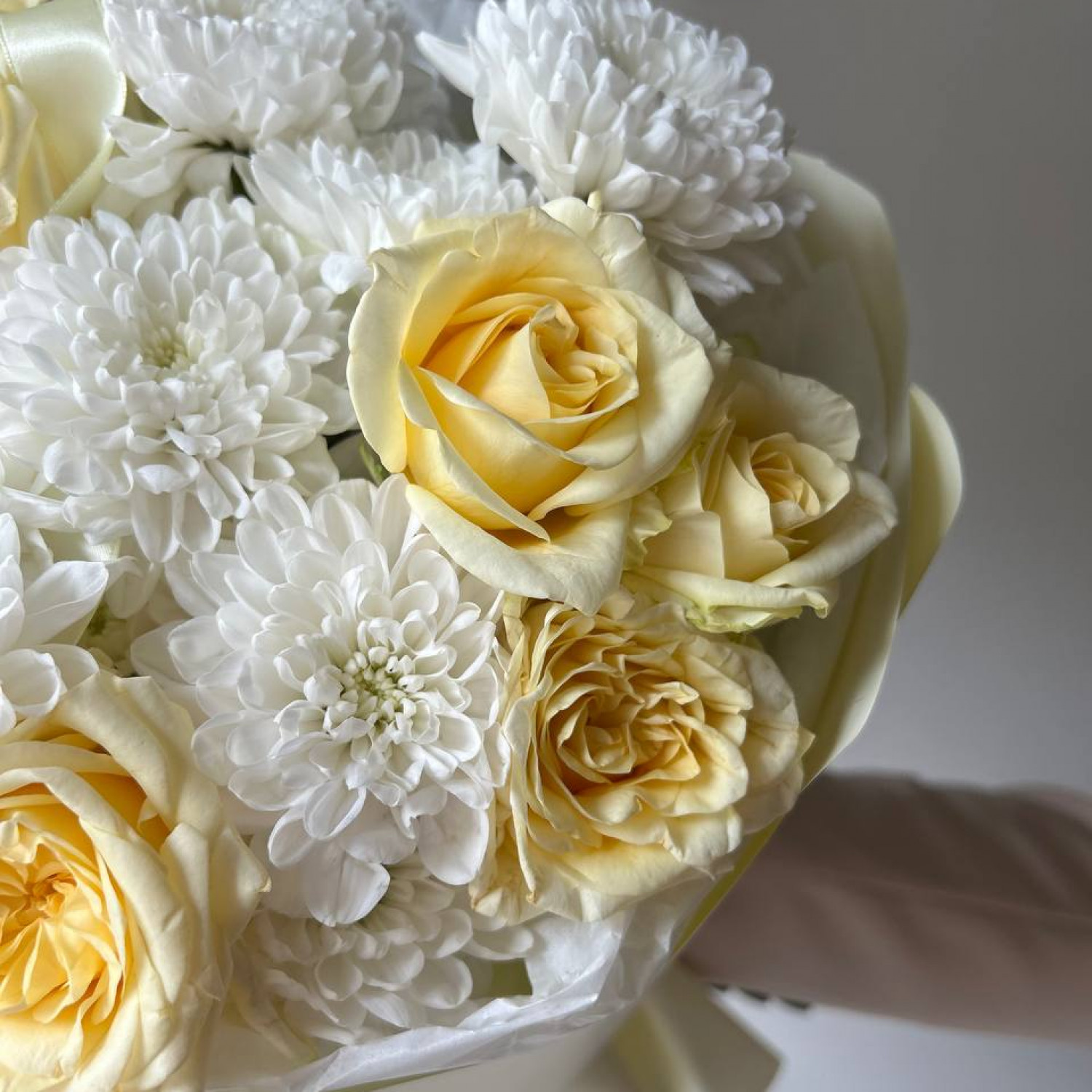 Дуобукет из хризантем и кустовой розы Кенди Лайт №81