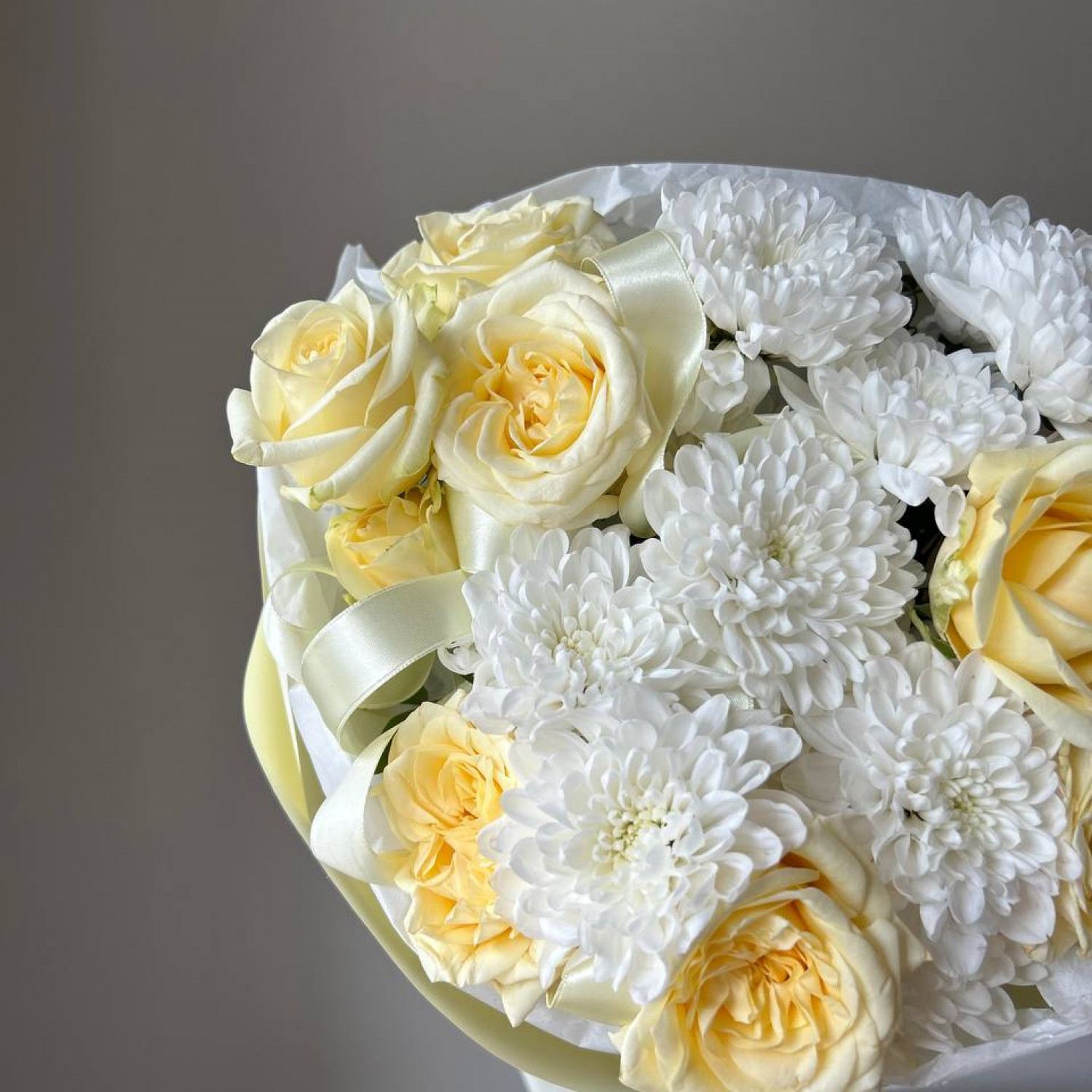 Дуобукет из хризантем и кустовой розы Кенди Лайт №81