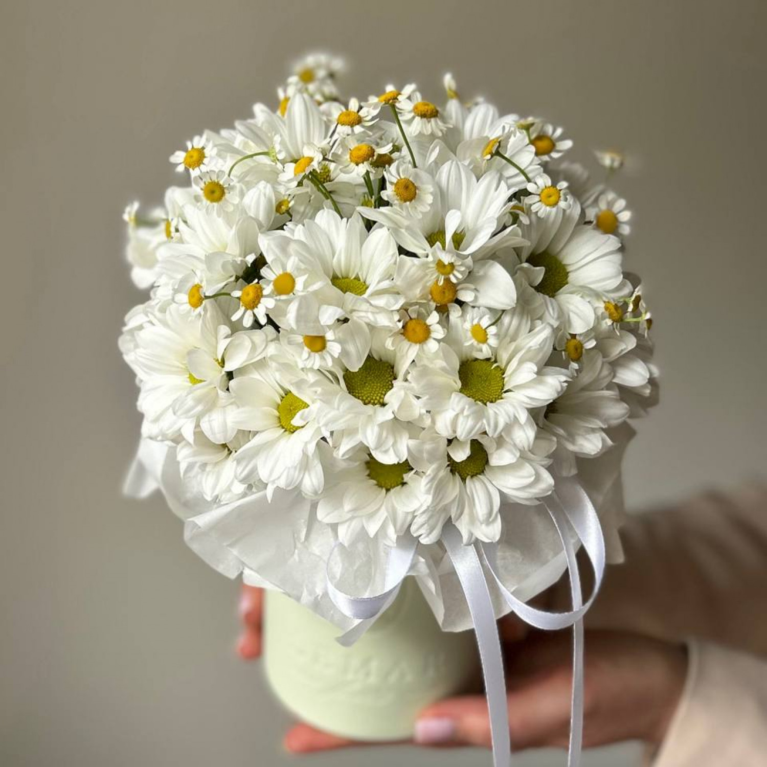 Композиция в коробке из ромашек № 80