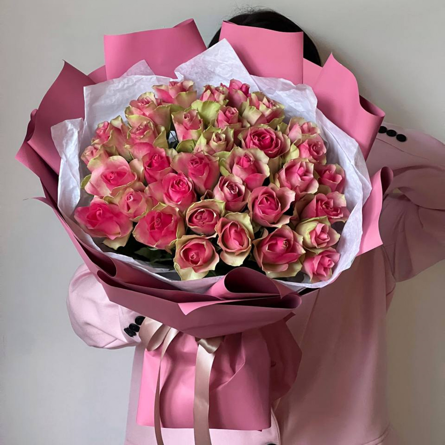 Монобукет из 35 розовых Кенийских роз 40 см