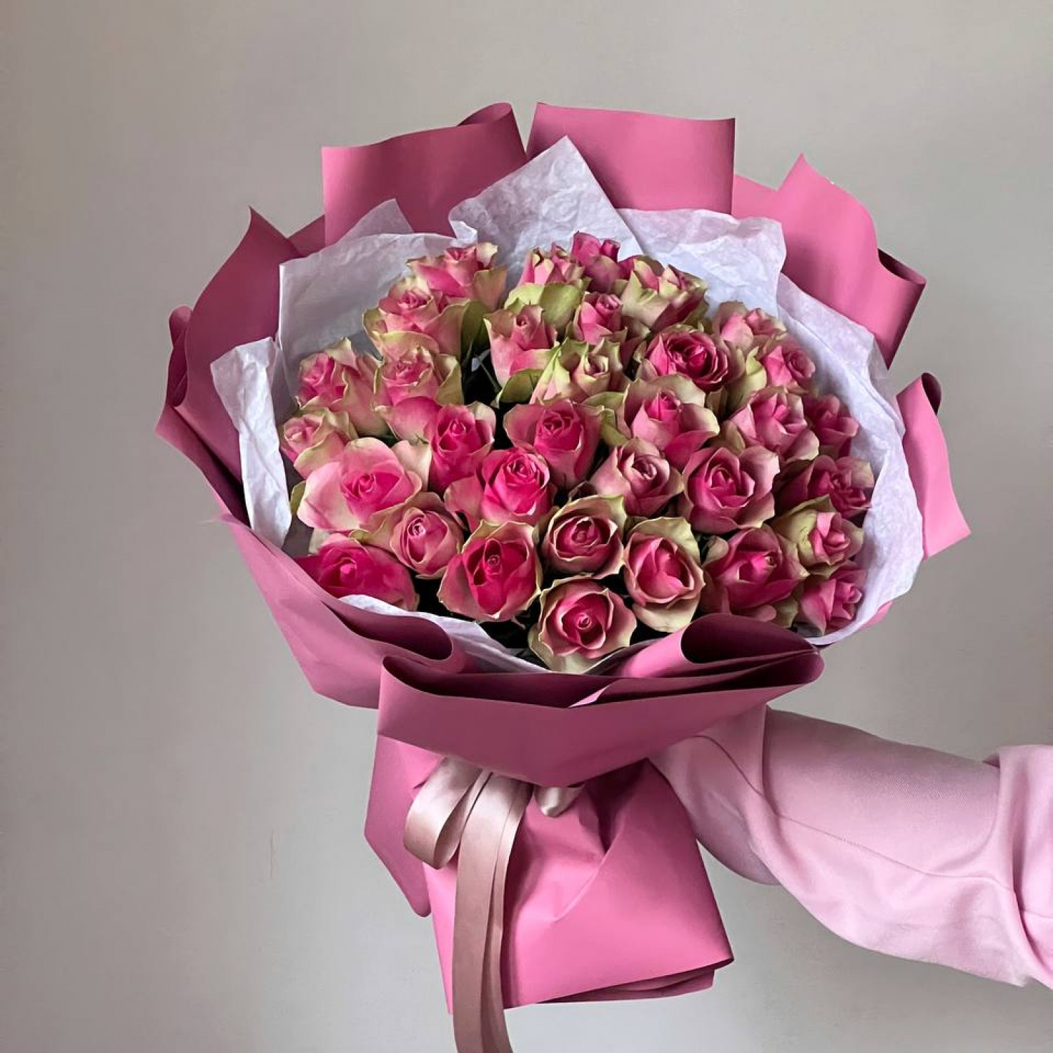 Монобукет из 35 розовых Кенийских роз 40 см