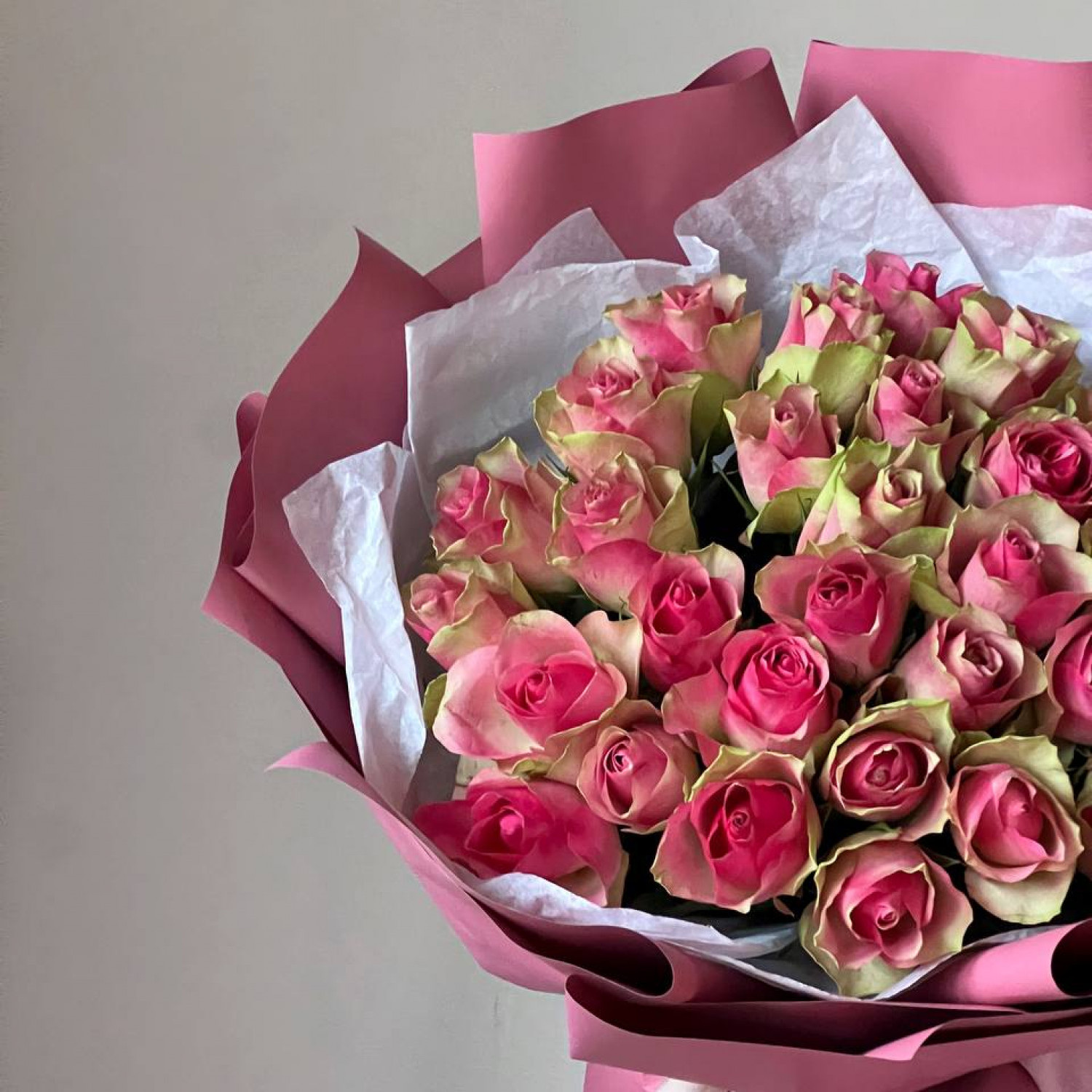 Монобукет из 35 розовых Кенийских роз 40 см