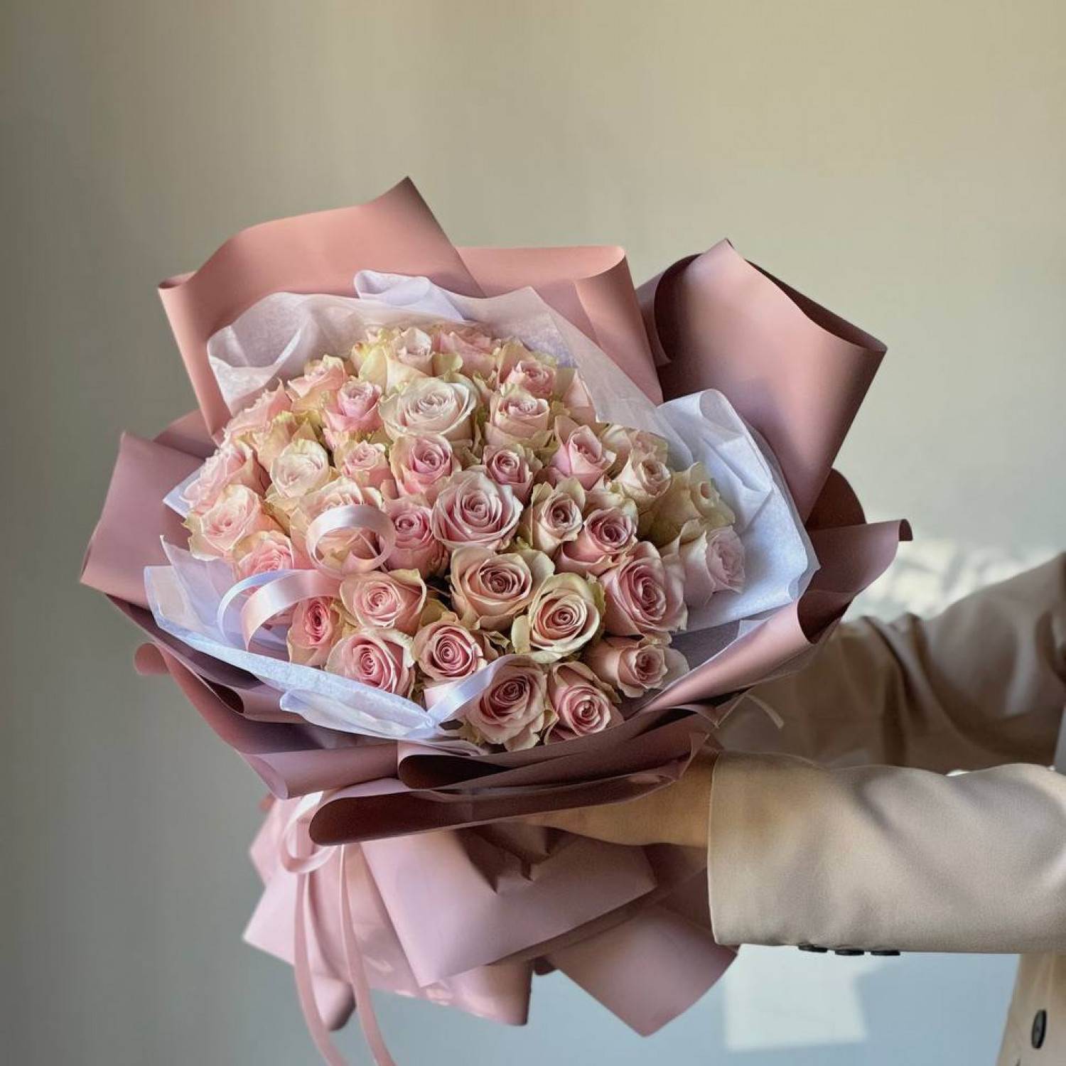 Монобукет из 35 нежных роз 40 см