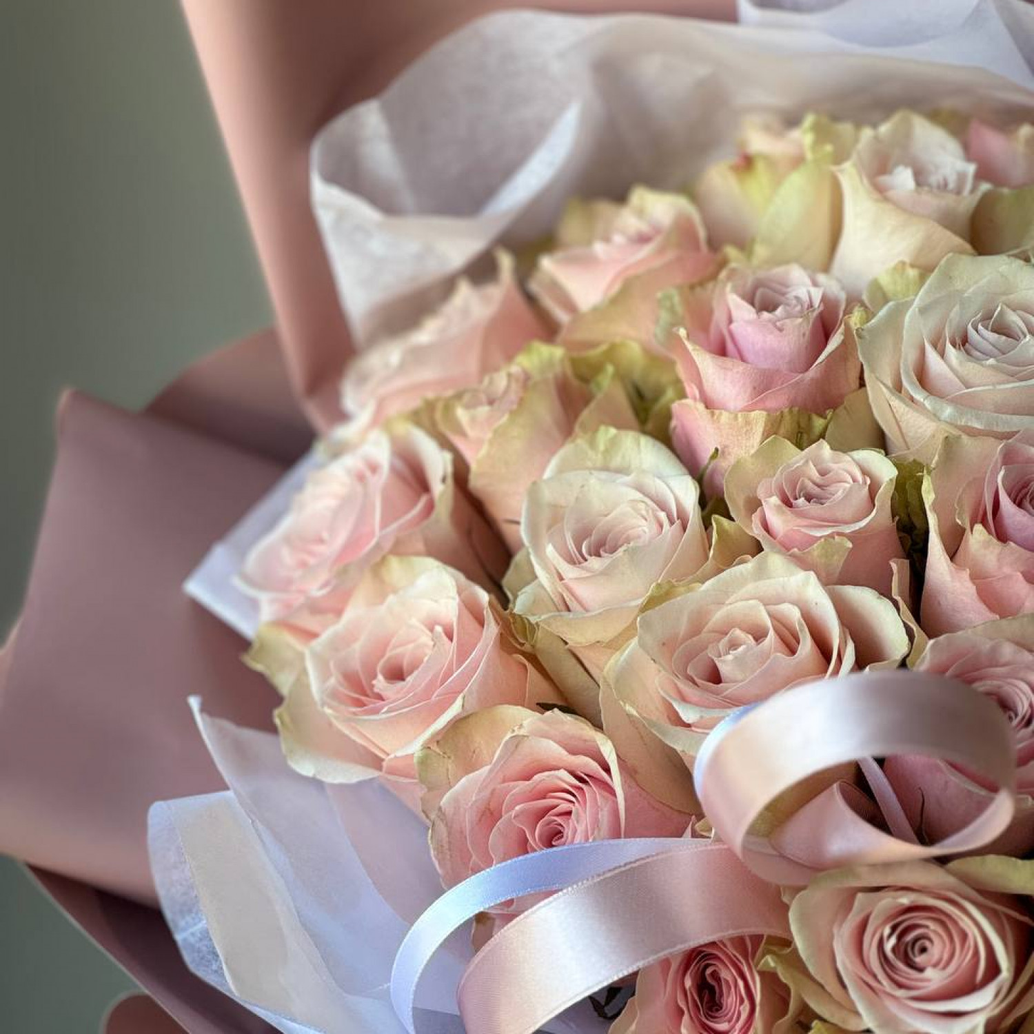 Монобукет из 35 нежных роз 40 см