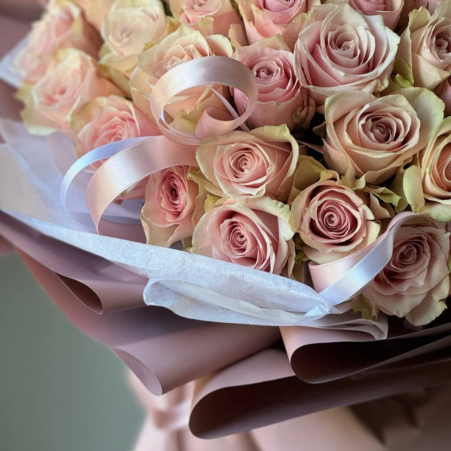 Монобукет из 35 нежных роз 40 см