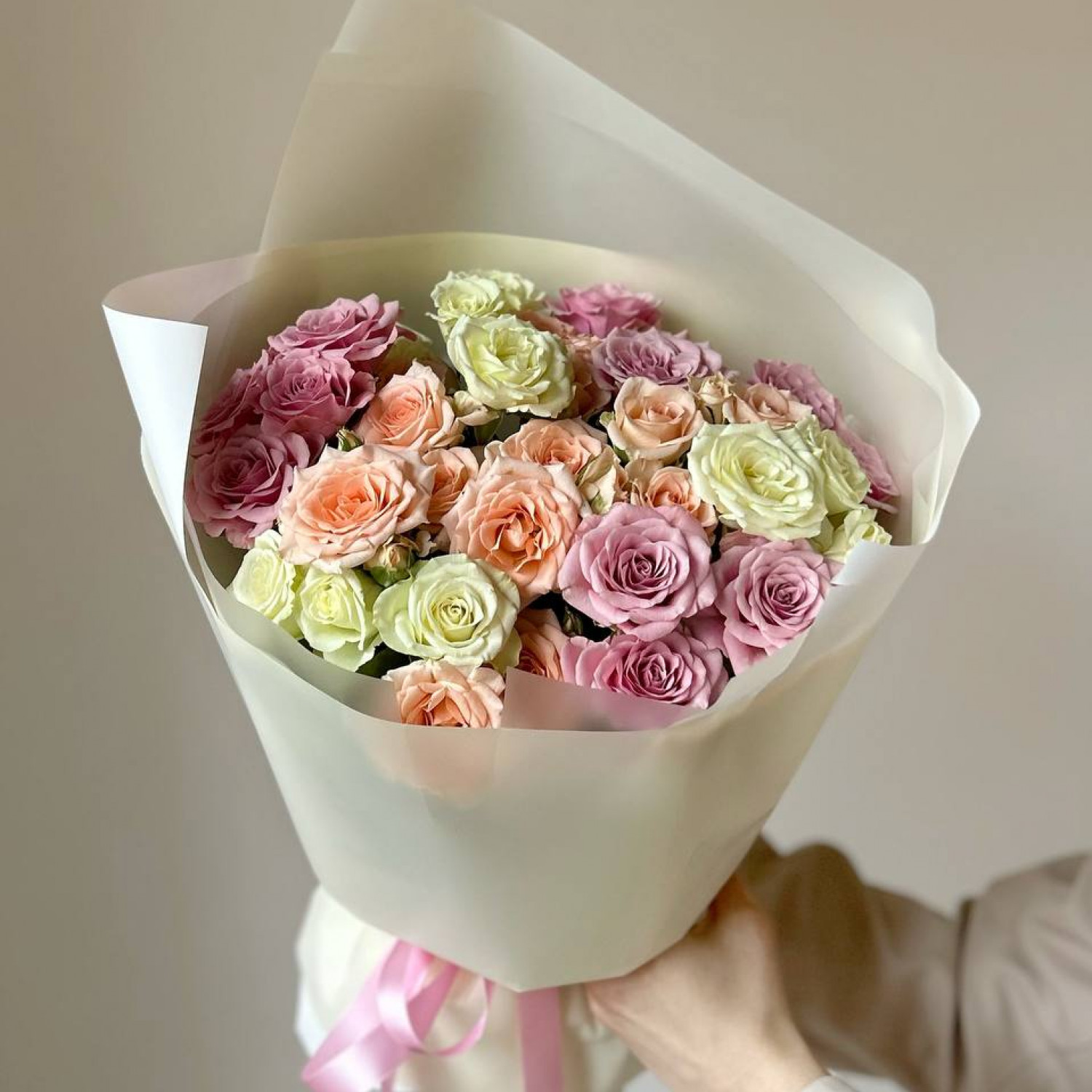 Монобукет из нежных кустовых роз №25