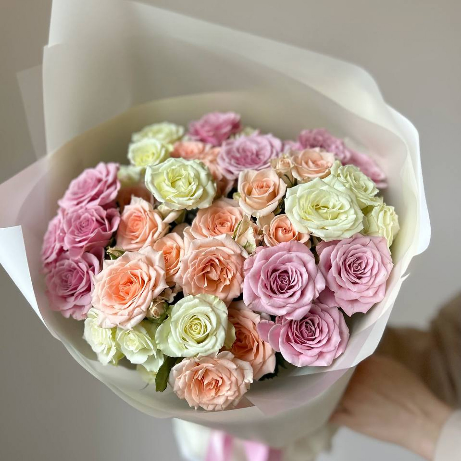 Монобукет из нежных кустовых роз №25