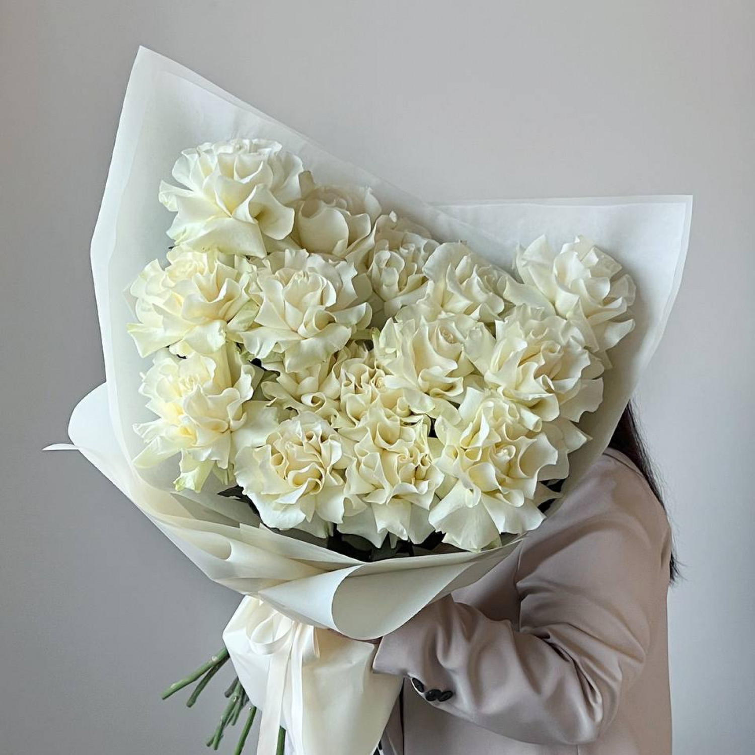 Монобукет из 15 белых французских вывернутых роз. №32