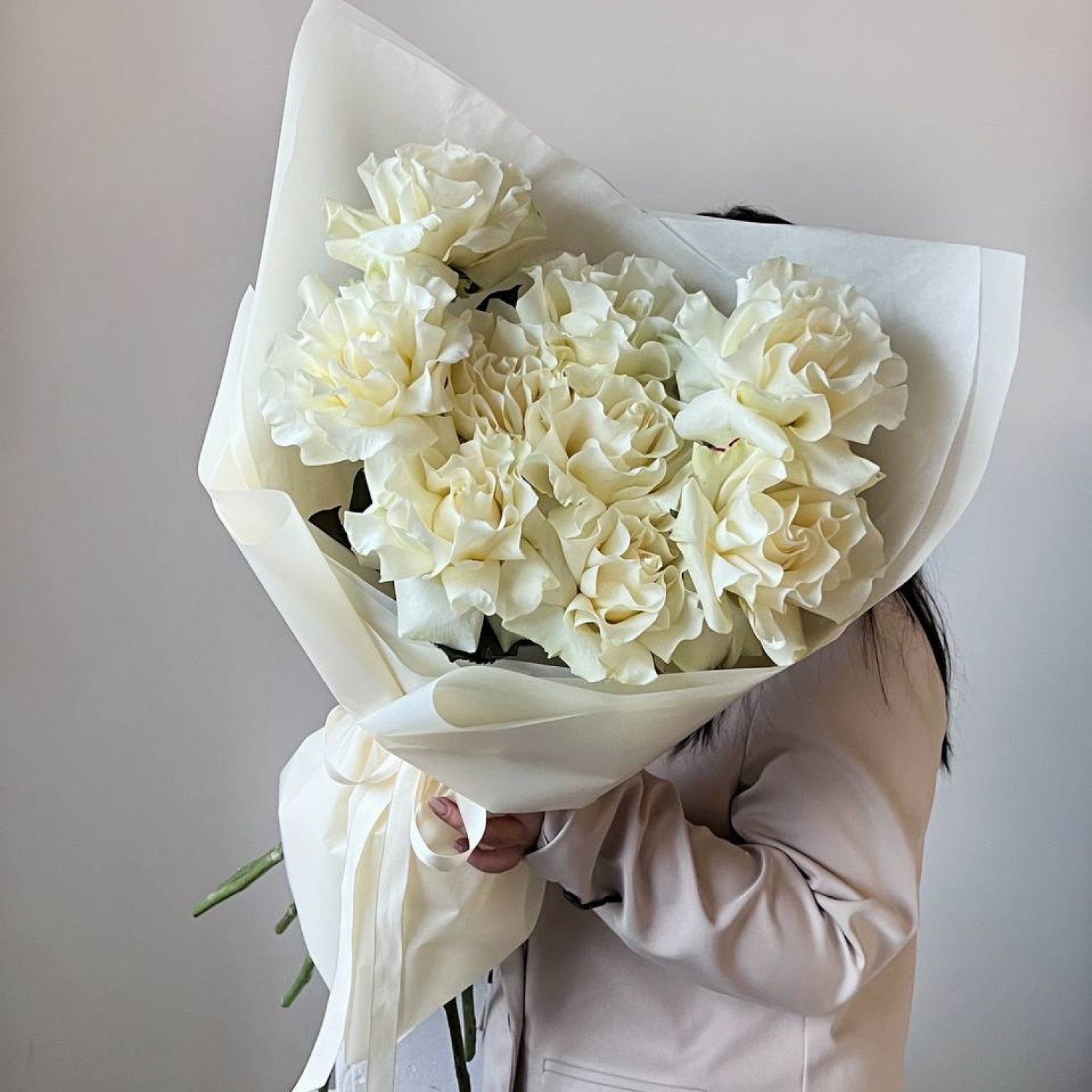 Монобукет из 9 белых французских вывернутых  роз №31