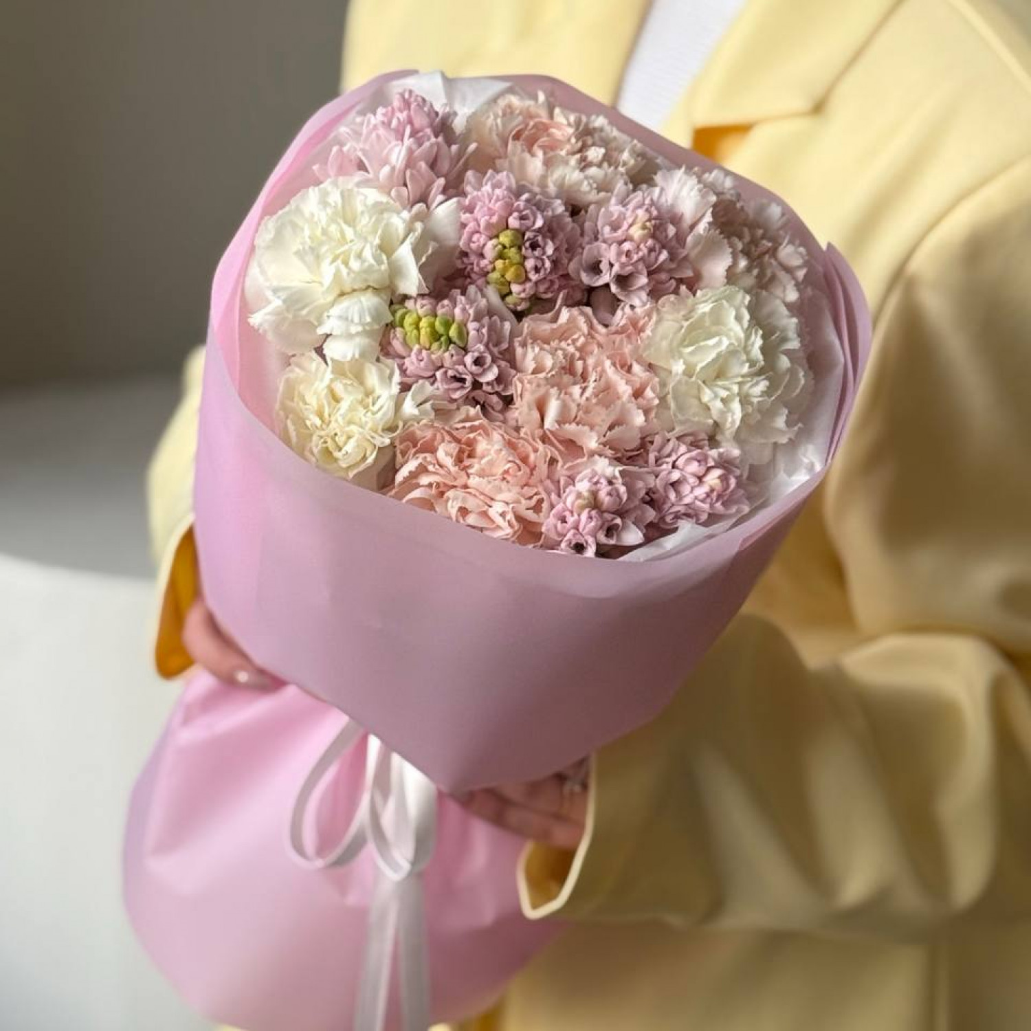 Букет из ароматных гиацинтов с диантусами 191