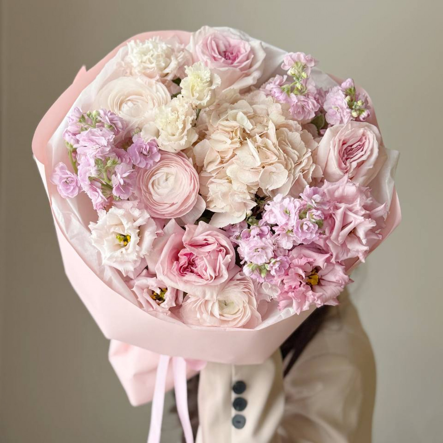 Авторский букет с ранункулюсами 187