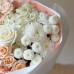 Авторский букет в нежной бело-персиковой гамме 183