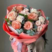 Авторский букет с пионовидными розами и клематисом 212