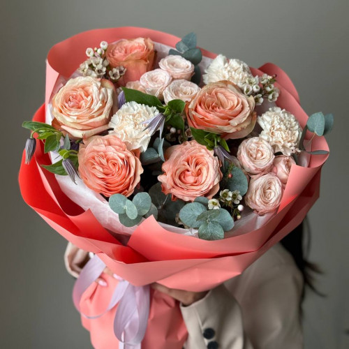 Авторский букет с пионовидными розами и клематисом 212