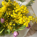 Букет ароматной мимозы с лавандовыми тюльпанами