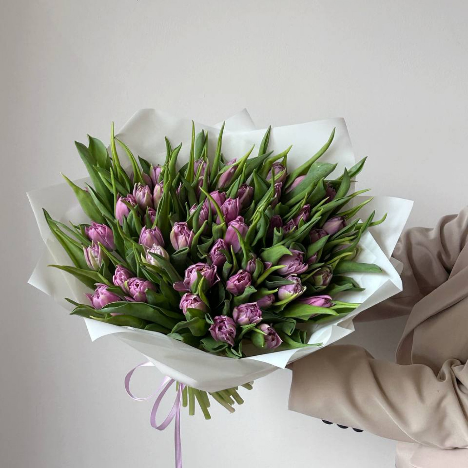 Монобукет из 49 пионовидных тюльпанов