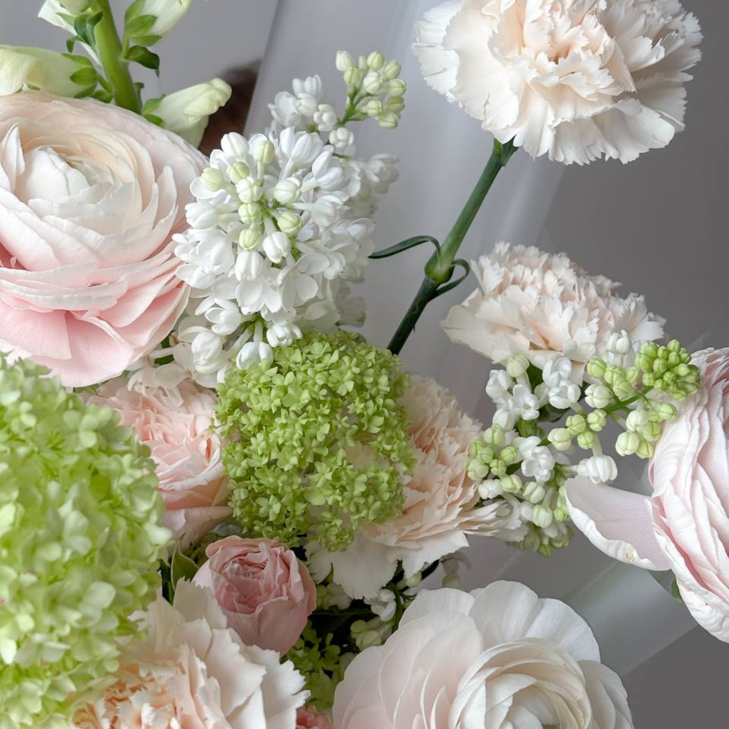 Авторский весенний букет 225