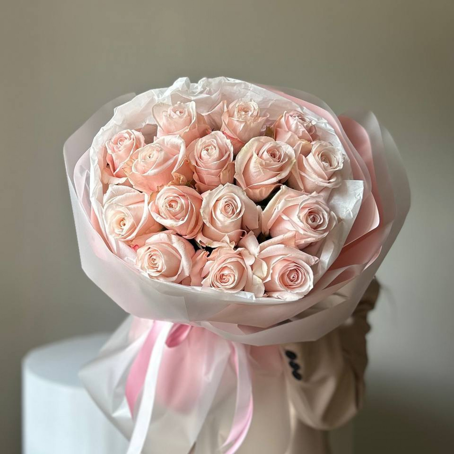 Монобукет из 15 пудровых эквадорский роз Помароса №104
