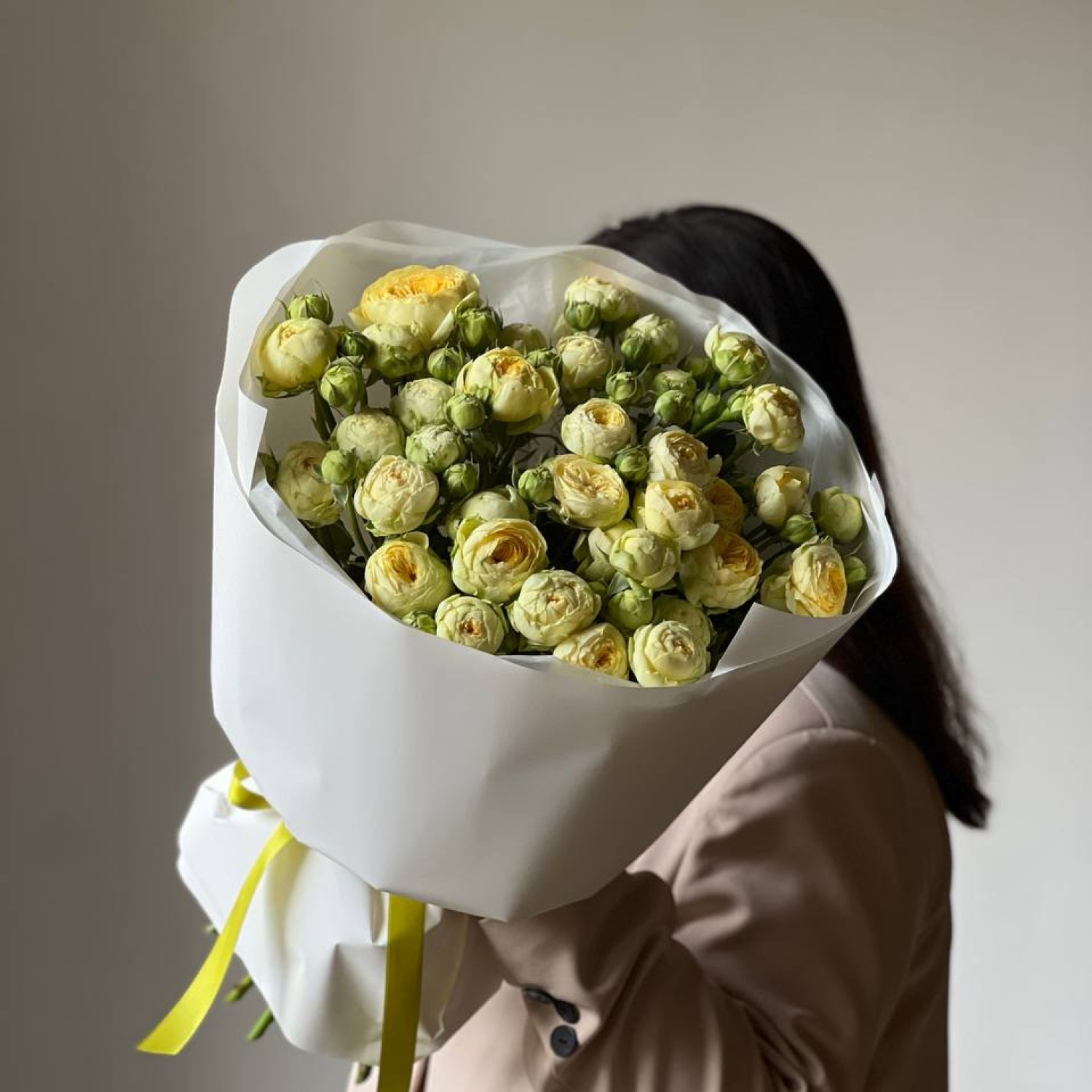 Букет из 9 пионовидных кустовых роз Пиони Баблс