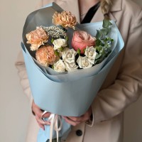 Авторский букет комплимент в персиковой гамме