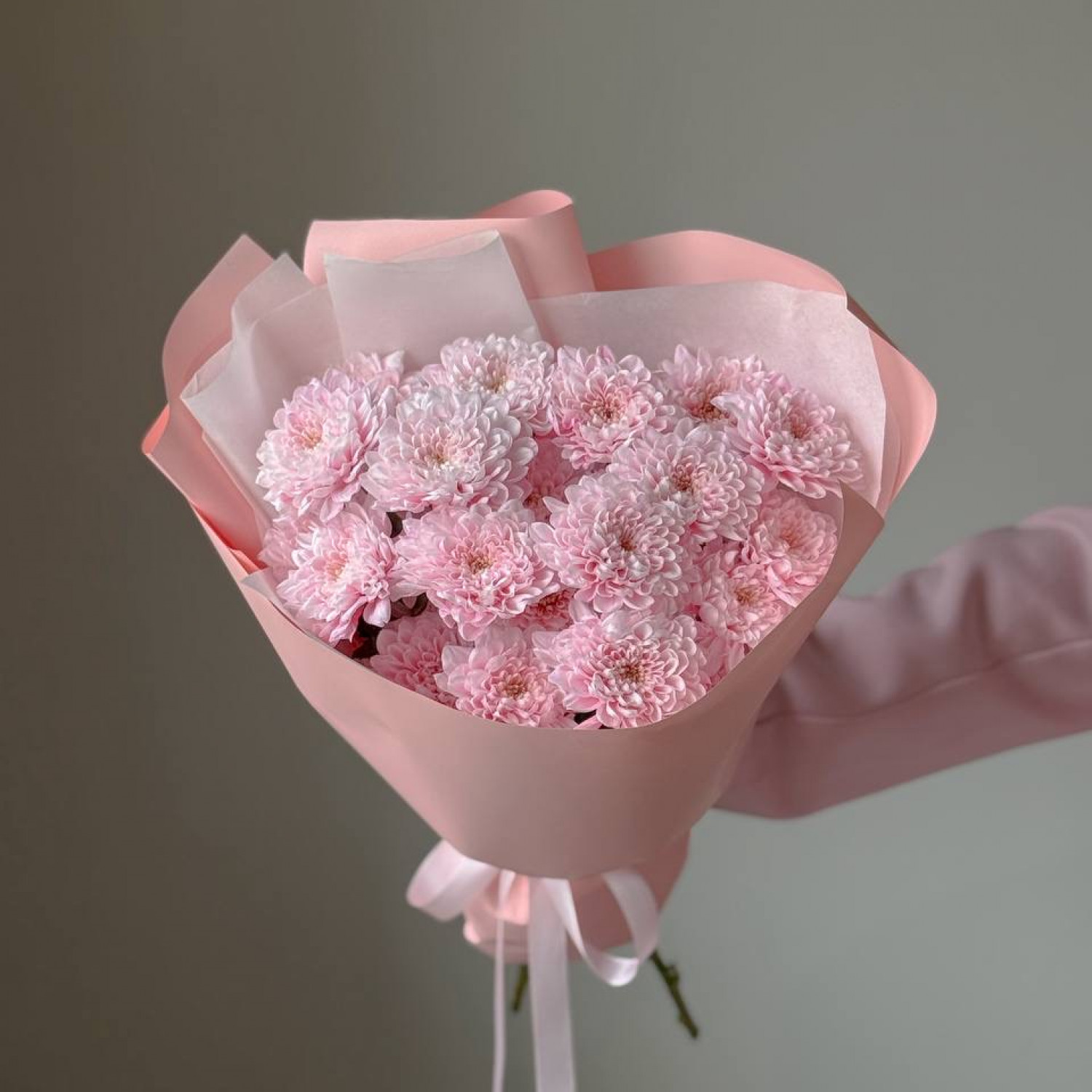 Монобукет из крашенных хризантем 284