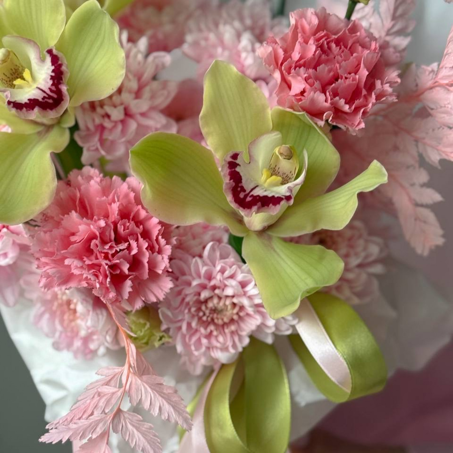 Нежная композиция в коробке с орхидеями 278