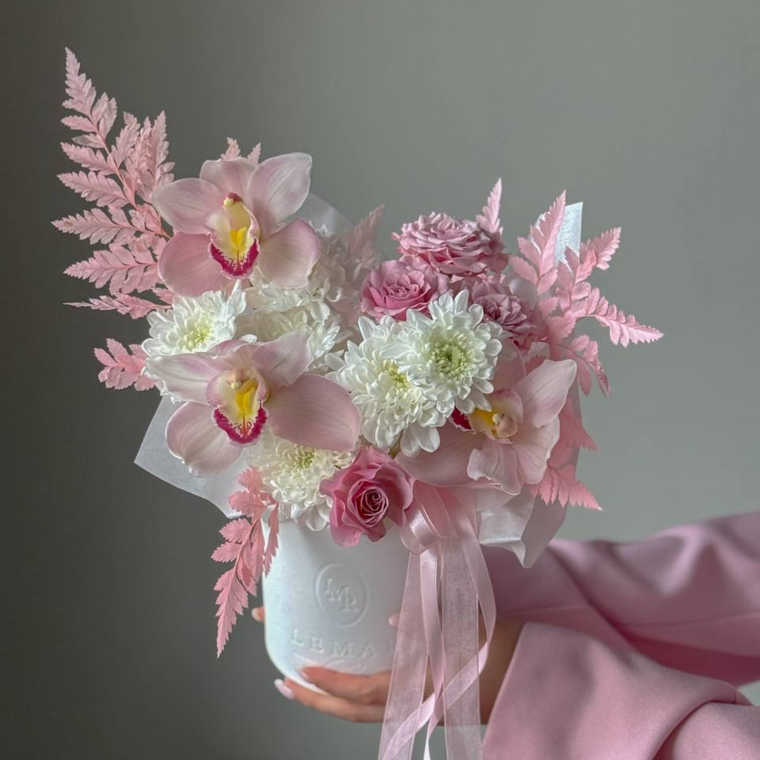 Нежная композиция в коробке с орхидеями 291