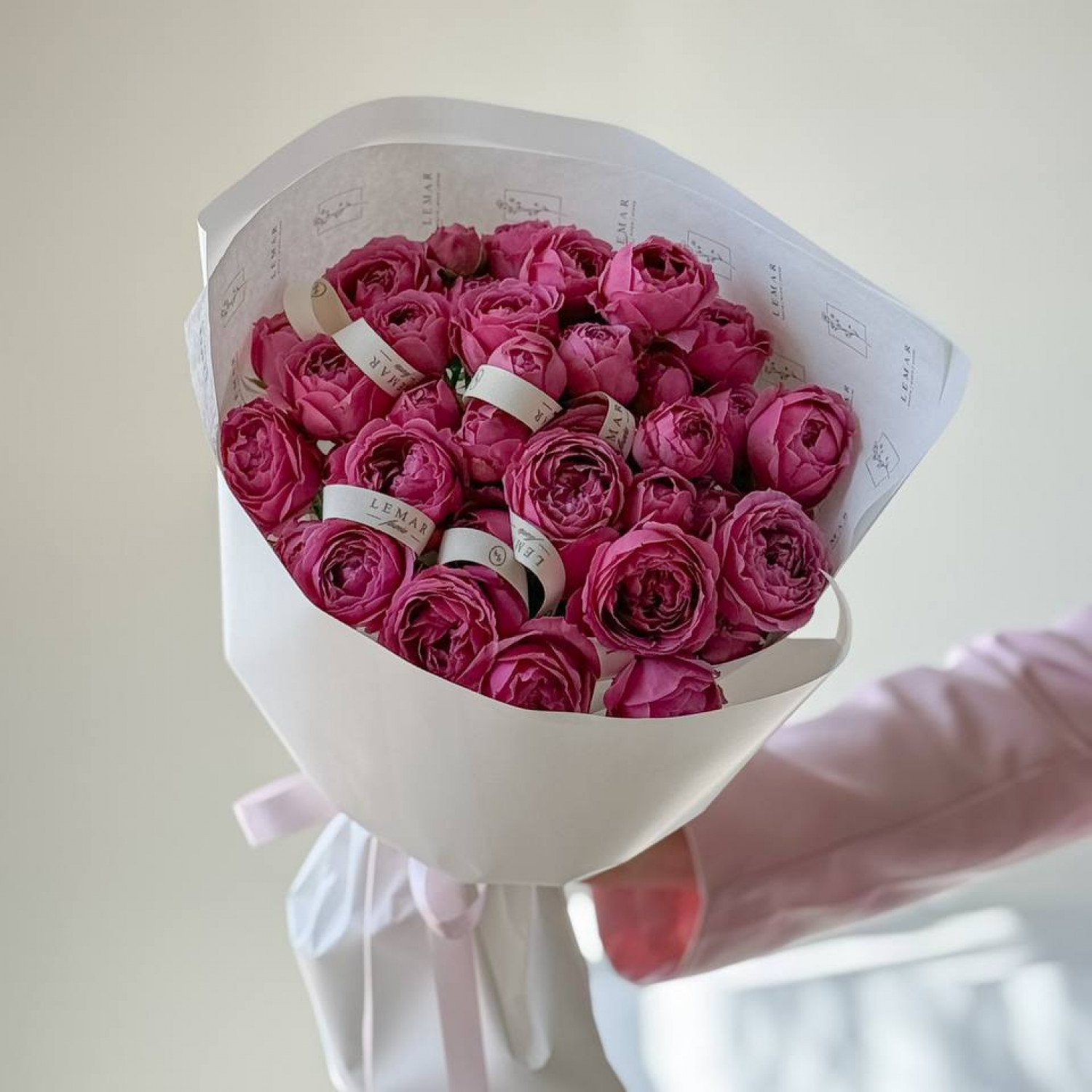 Монобукет из кустовых роз 272