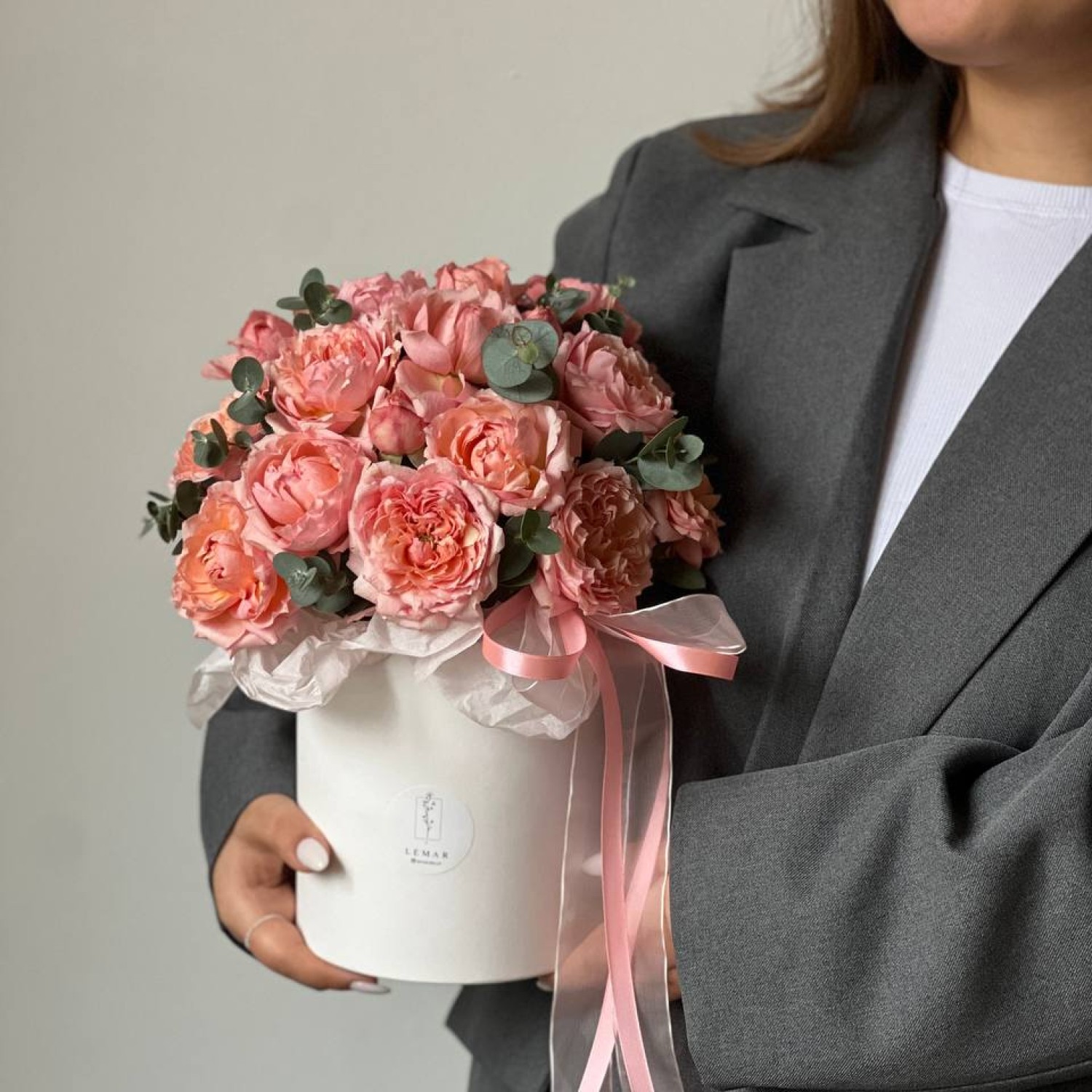 Композиция в коробке из пионовидных роз Джульетта