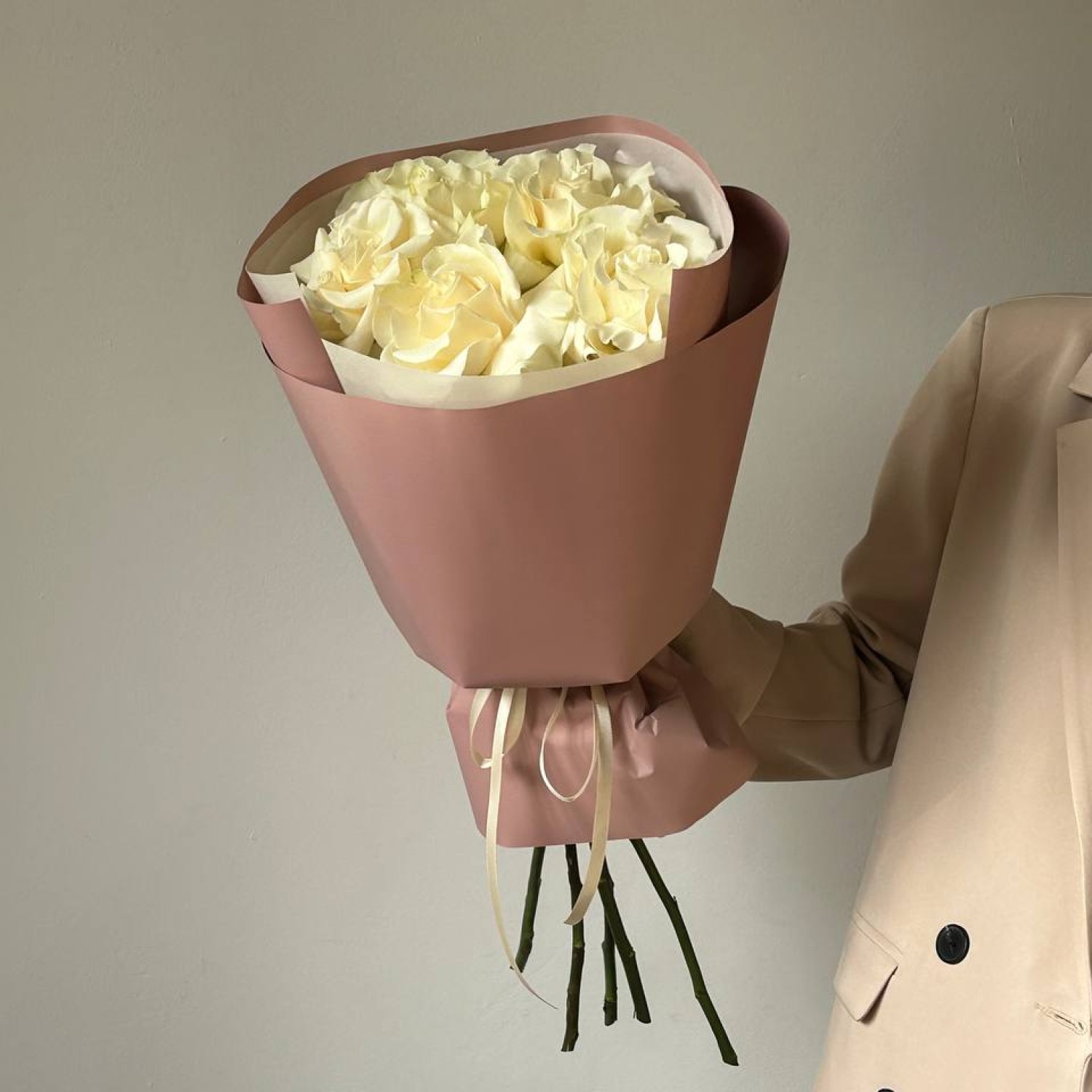 Монобукет из 5 белых французских роз