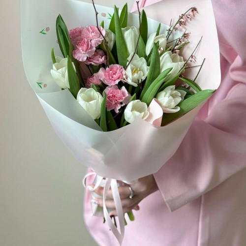 Букет из тюльпанов и диантусов  236