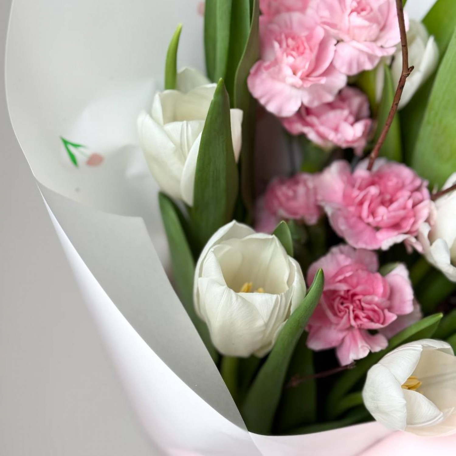 Букет из тюльпанов и диантусов  236