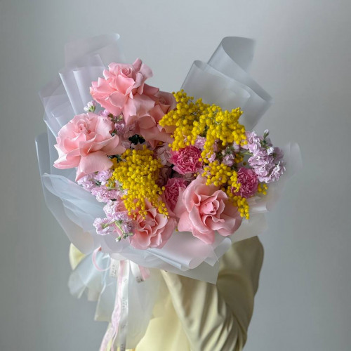 Авторский весенний букет с мимозой 239