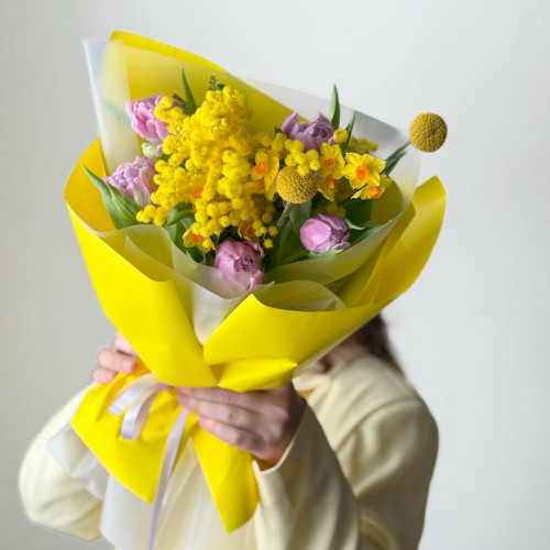 Авторский весенний  букет 240