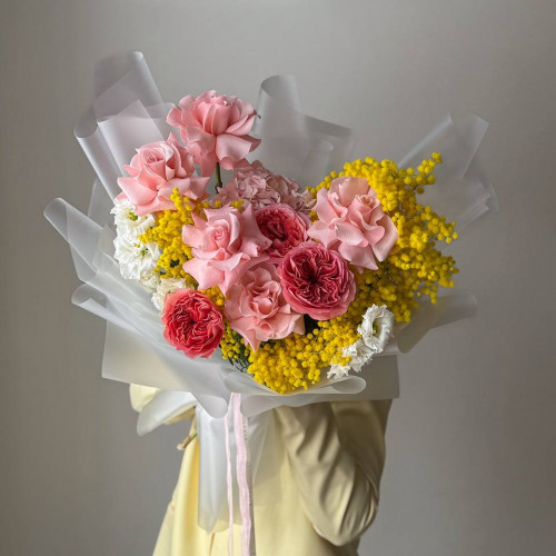 Авторский весенний букет 242