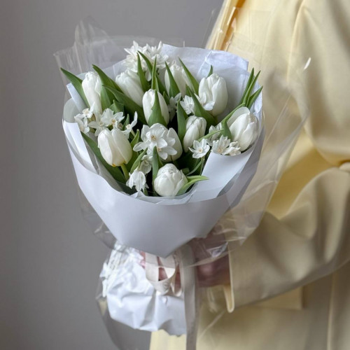 Авторский весенний букет 244