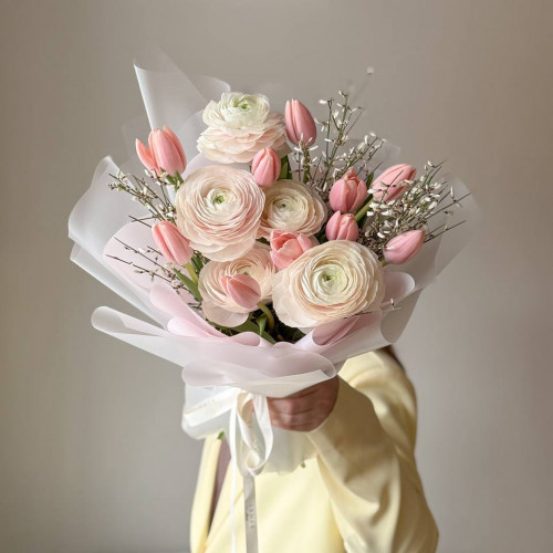 Авторский весенний букет 254