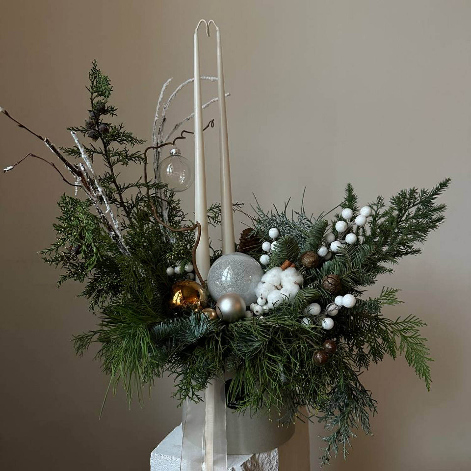 Новогодняя композиция с Коническими свечами