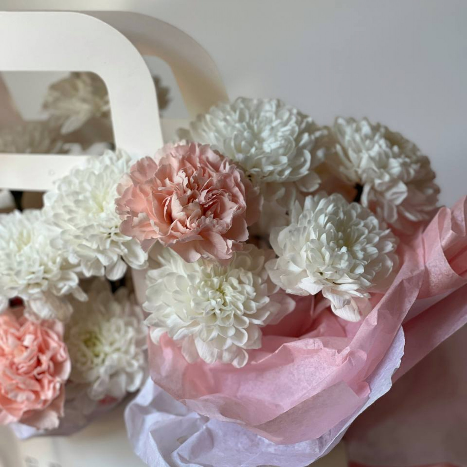 Композиция в сумочке в нежной гамме