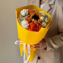 Авторский букет в яркой гамме